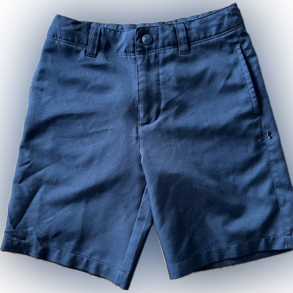 Boys Under Armour Black golf shorts. Size 6